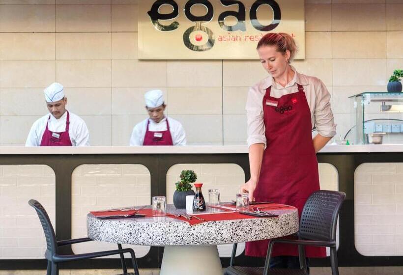 Отель Leonardo Cypria Bay