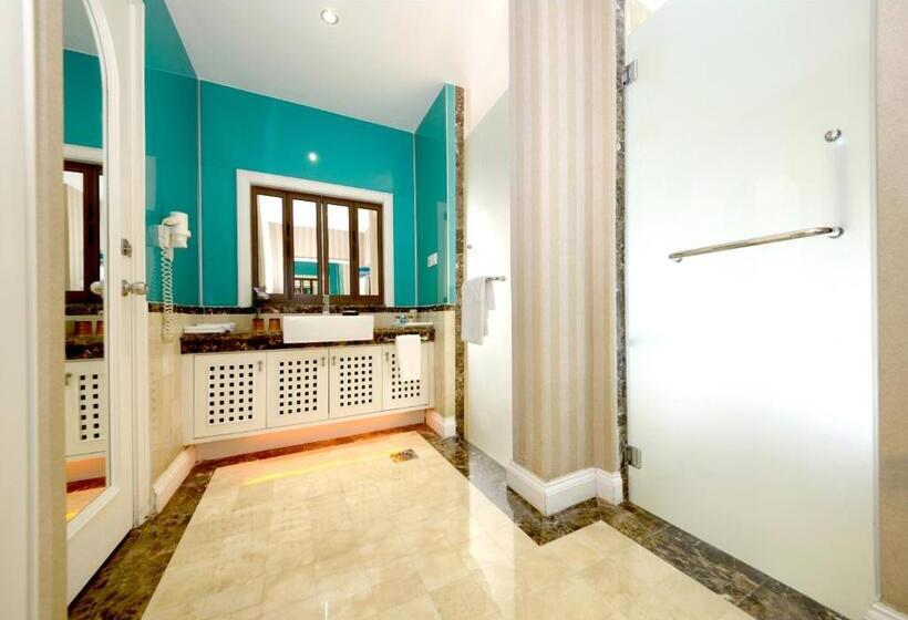 Отель Lexis Port Dickson