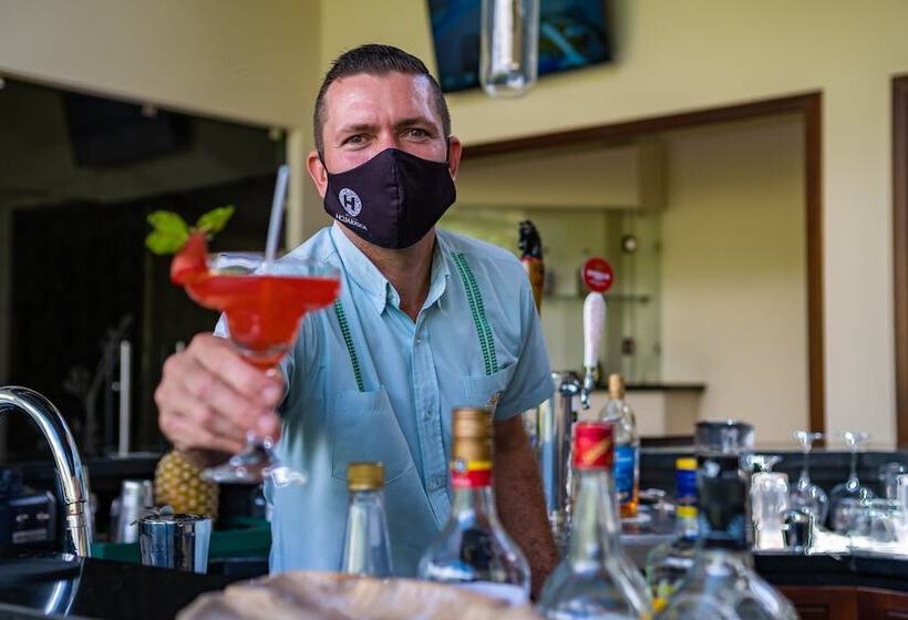 فندق Lomas Del Volcan