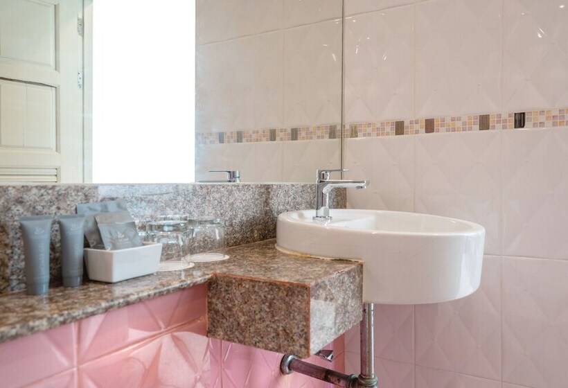 Отель Memory Karon Resort