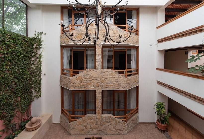 Отель Plaza Magnolias