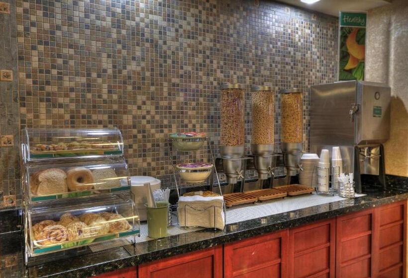 هتل Quality Inn Near The Island Pigeon Forge