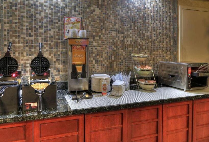 هتل Quality Inn Near The Island Pigeon Forge