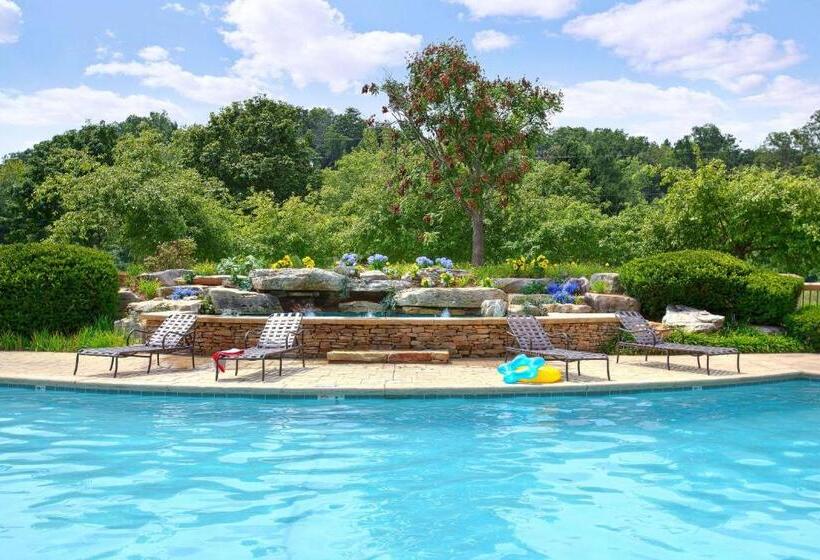 هتل Quality Inn Near The Island Pigeon Forge