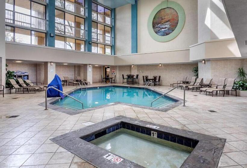 هتل Quality Inn Near The Island Pigeon Forge