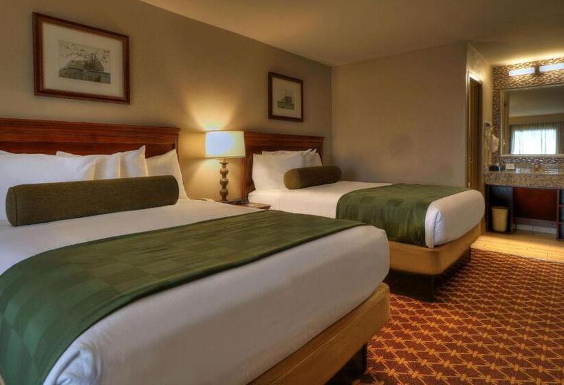 هتل Quality Inn Near The Island Pigeon Forge