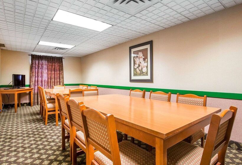 בית מלון כפרי Quality Inn & Suites