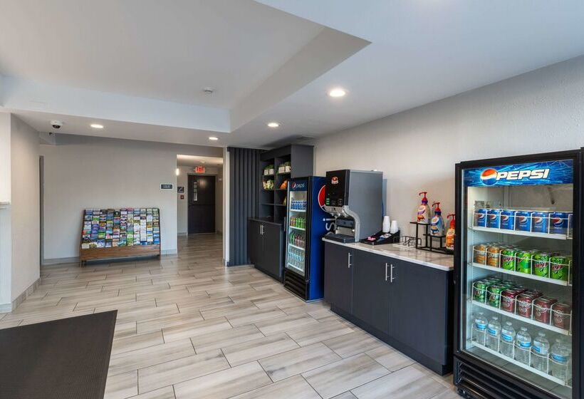 Отель Rodeway Inn & Suites Near Outlet Mall Asheville