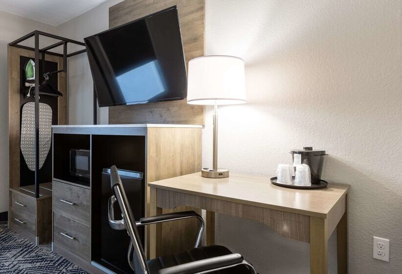 Отель Rodeway Inn & Suites Near Outlet Mall Asheville