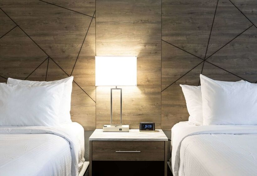 Отель Rodeway Inn & Suites Near Outlet Mall Asheville