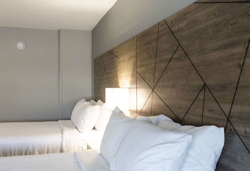 Отель Rodeway Inn & Suites Near Outlet Mall Asheville