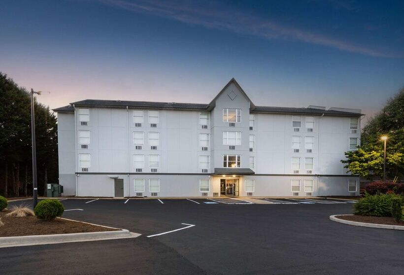 Отель Rodeway Inn & Suites Near Outlet Mall Asheville