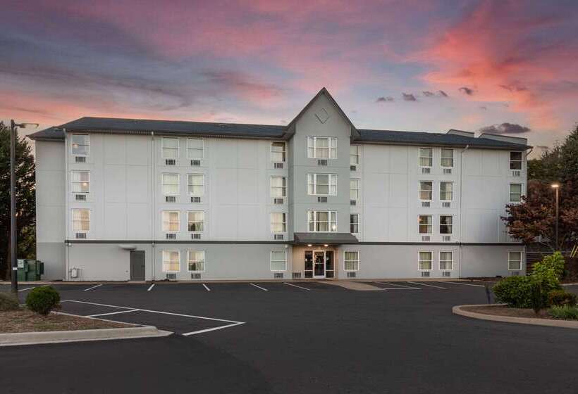 Отель Rodeway Inn & Suites Near Outlet Mall Asheville