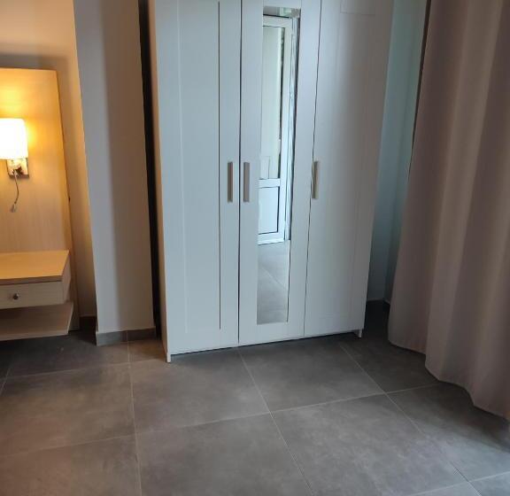 Отель Saint Nicholas