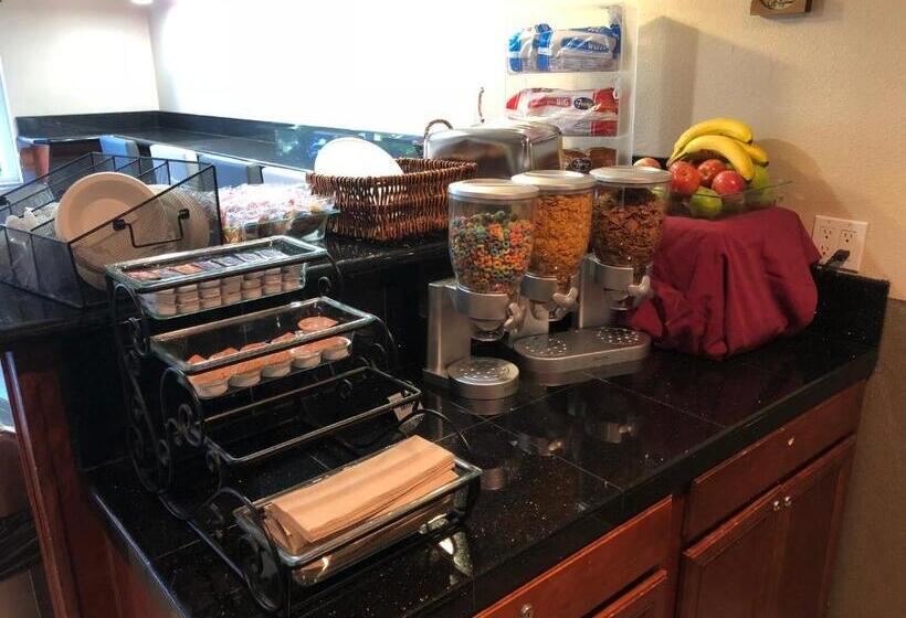 Отель Shilo Inn Portland Rose Garden Convention Center