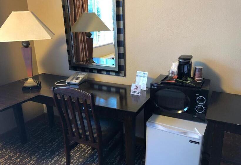 Отель Shilo Inn Portland Rose Garden Convention Center