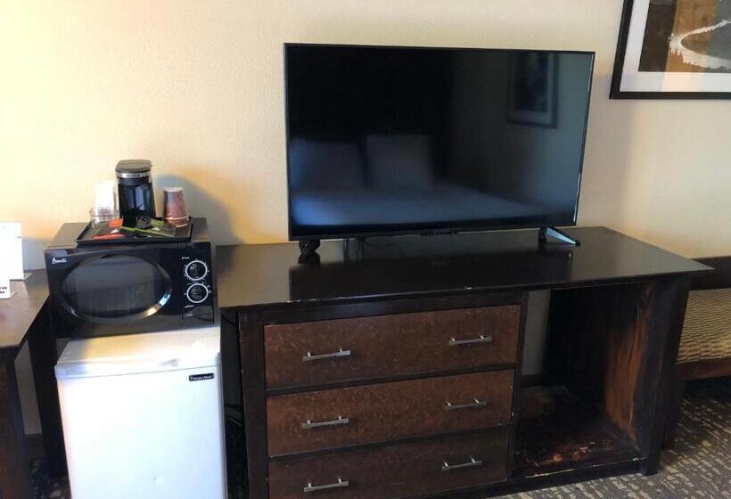 Отель Shilo Inn Portland Rose Garden Convention Center