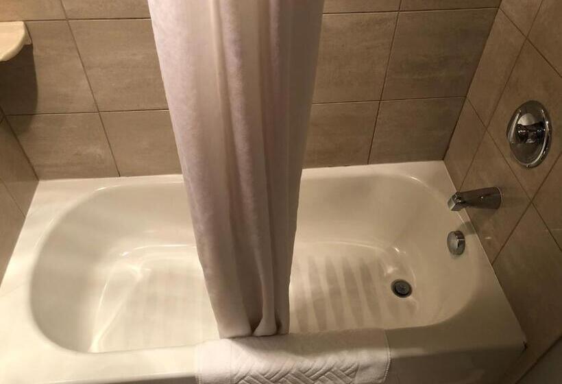 Отель Shilo Inn Portland Rose Garden Convention Center