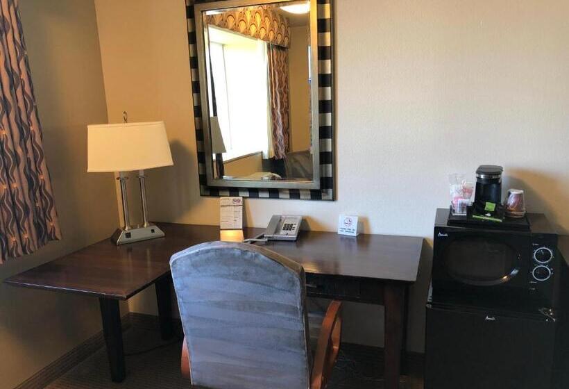 Отель Shilo Inn Portland Rose Garden Convention Center