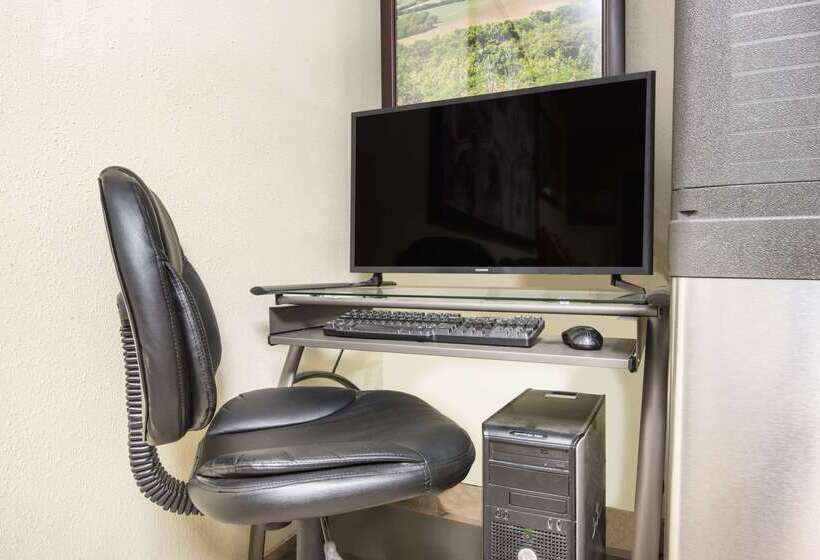 בית מלון כפרי Super 8 By Wyndham Emporia