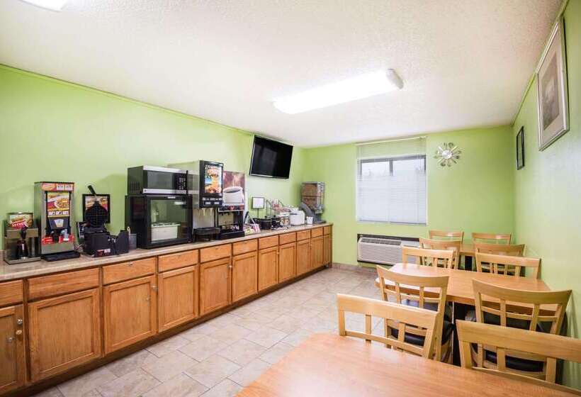 בית מלון כפרי Super 8 By Wyndham Emporia