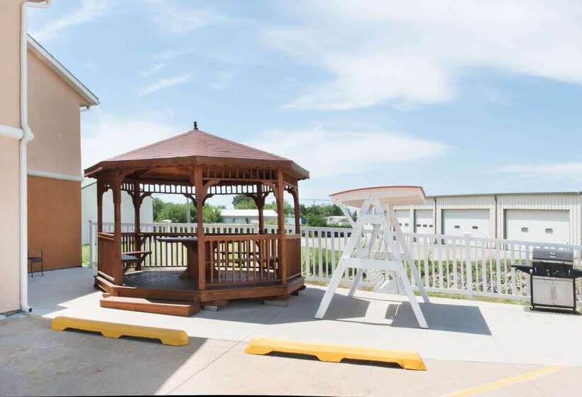 בית מלון כפרי Super 8 By Wyndham Emporia