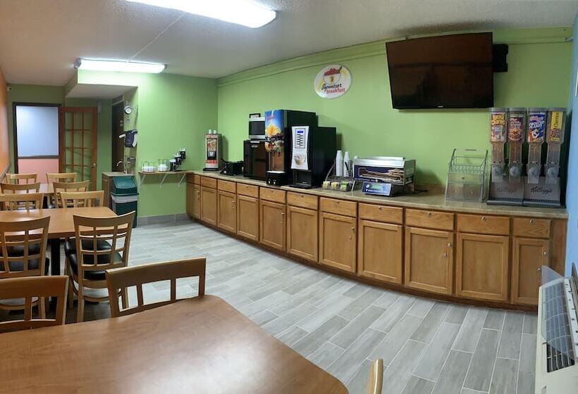 בית מלון כפרי Super 8 By Wyndham Emporia