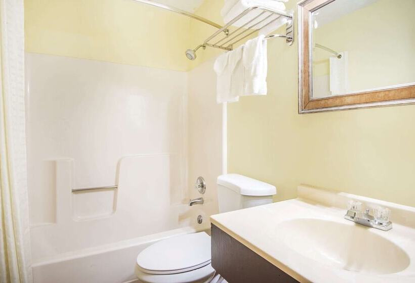 בית מלון כפרי Super 8 By Wyndham Emporia