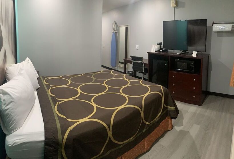 בית מלון כפרי Super 8 By Wyndham Emporia