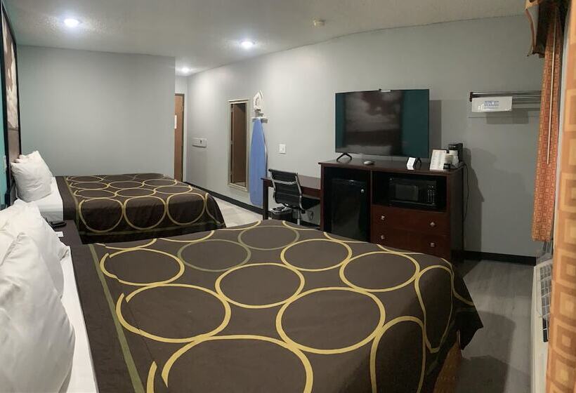 בית מלון כפרי Super 8 By Wyndham Emporia