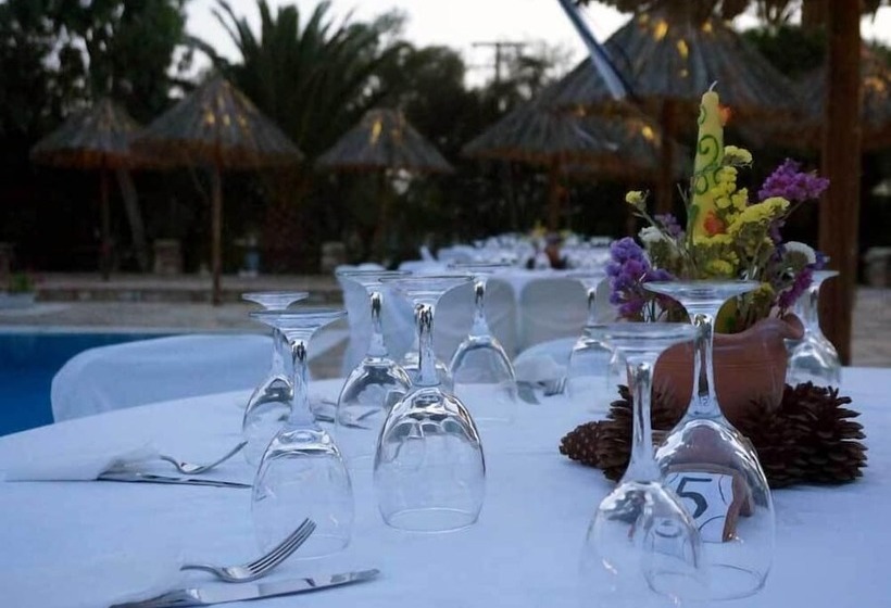 فندق Surfing Beach Village