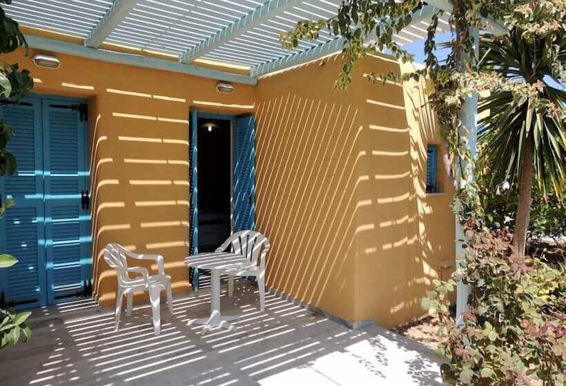 فندق Surfing Beach Village