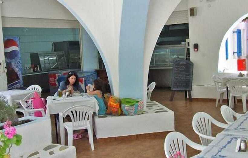 فندق Surfing Beach Village