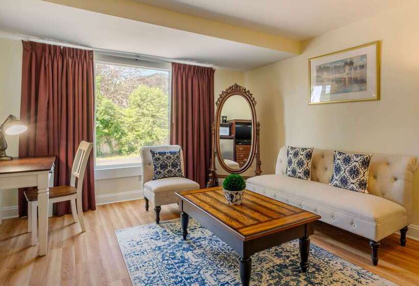 ホテル The Carriage House Inn Newport