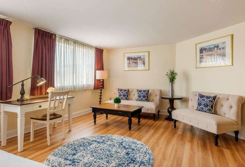 ホテル The Carriage House Inn Newport