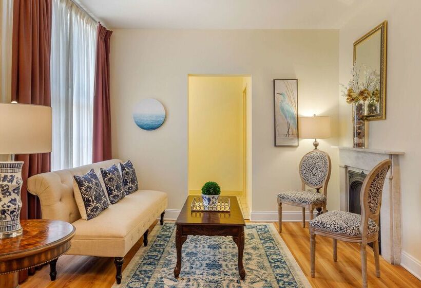 ホテル The Carriage House Inn Newport