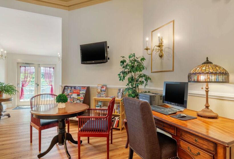 ホテル The Carriage House Inn Newport