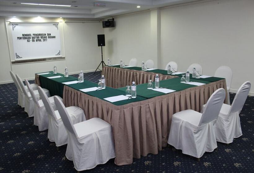 هتل The Grand Beach Resort Port Dickson