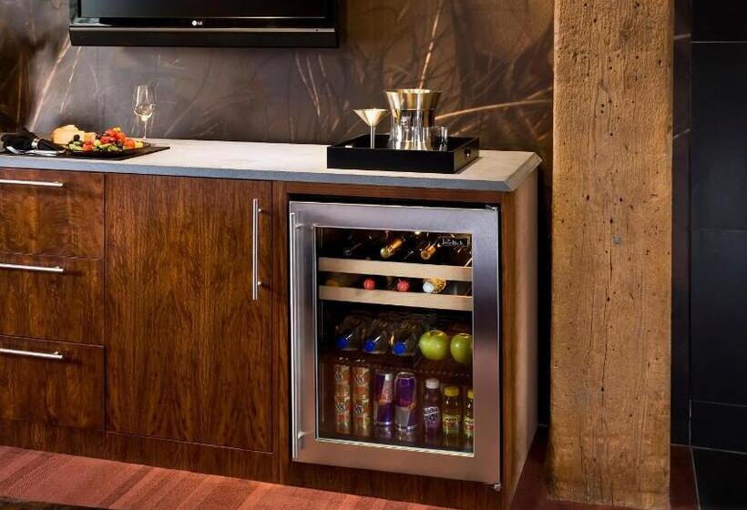 هتل The Iron Horse