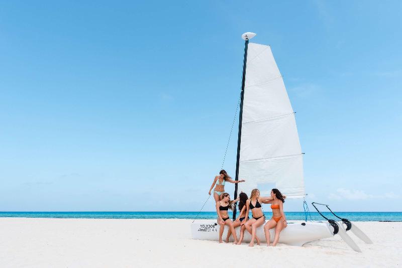 호텔 The Reef Playacar Resort