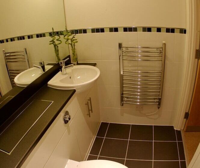 בית מלון כפרי The Spires Serviced Apartments Birmingham