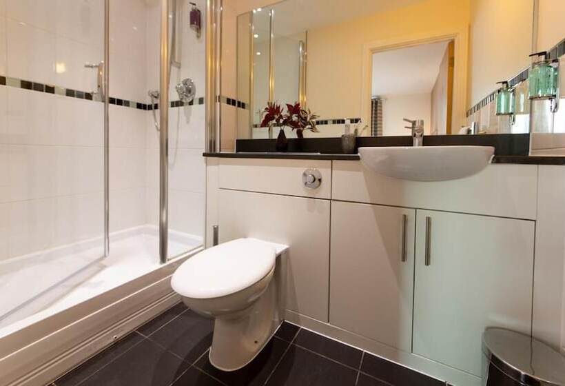 هتل The Spires Serviced Apartments Birmingham