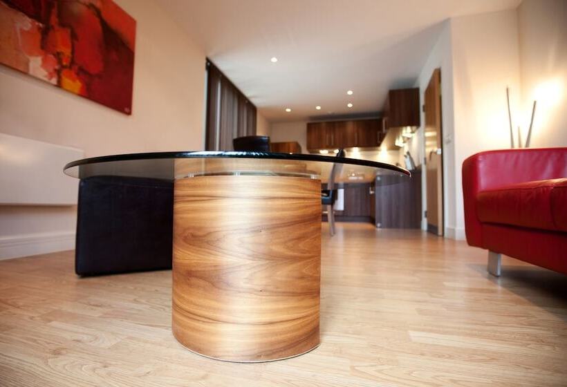 בית מלון כפרי The Spires Serviced Apartments Birmingham