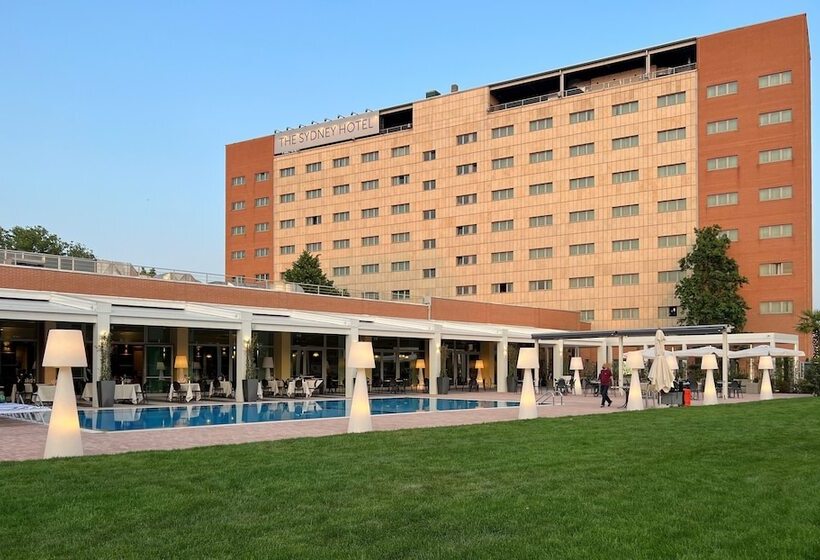 Отель The Sydney