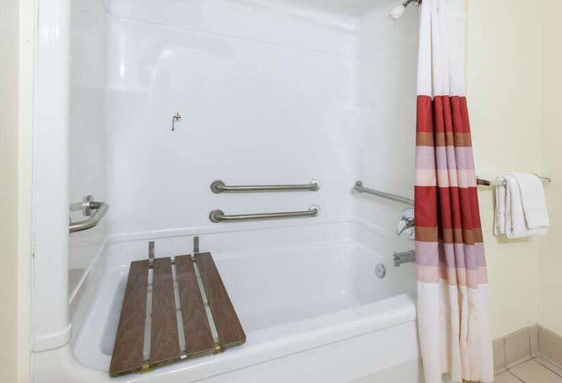 فندق Travelodge By Wyndham Romulus Detroit Airport