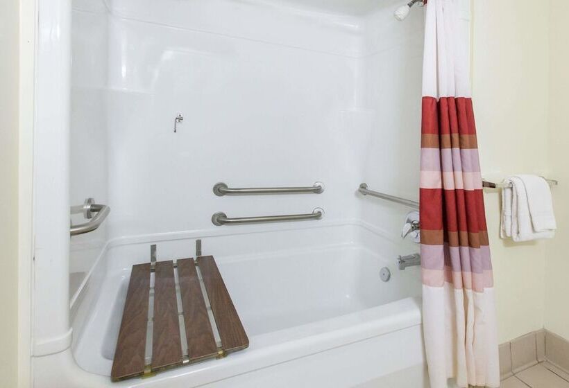 فندق Travelodge By Wyndham Romulus Detroit Airport