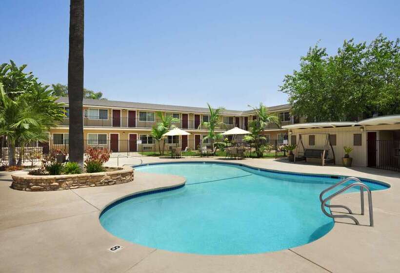 فندق Travelodge By Wyndham Santa Maria