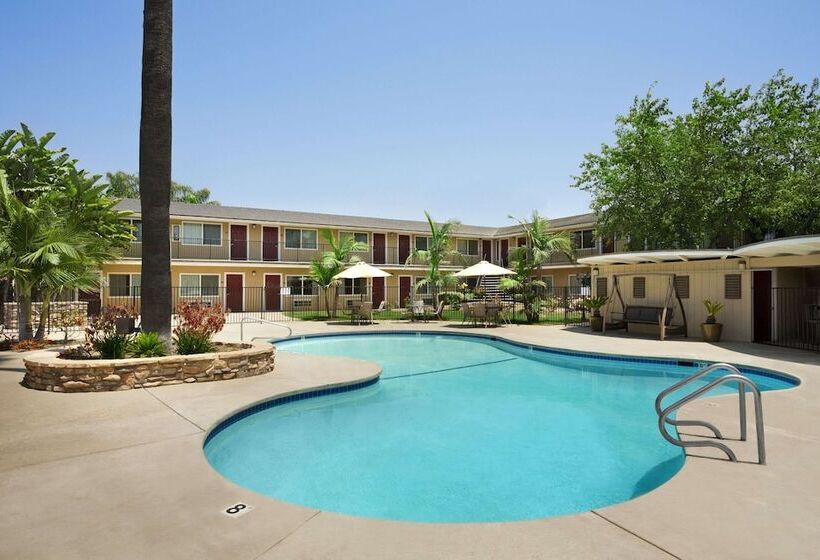 فندق Travelodge By Wyndham Santa Maria