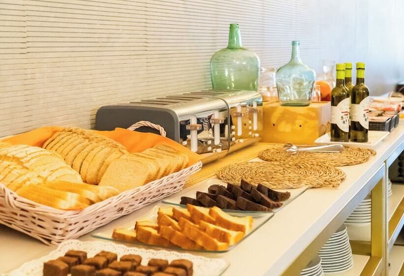 ホテル Yit El Postigo