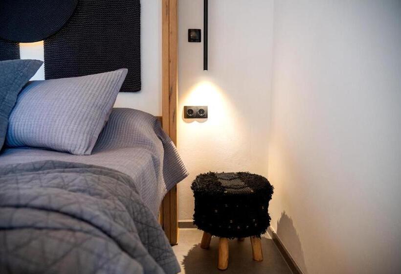 Nisaki Hotel & Elite Suites